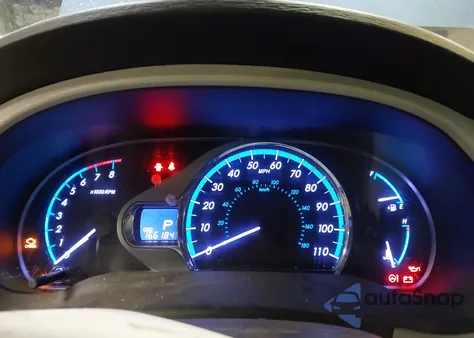 2014 Toyota Sienna Xle V6 8 Passenger z USA, uszkodzony, nr VIN 5TDYK3DC0ES452439